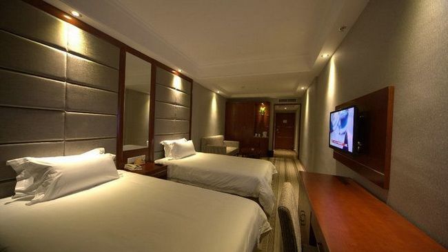 Imperial Court Hotel Ичан Номер фото